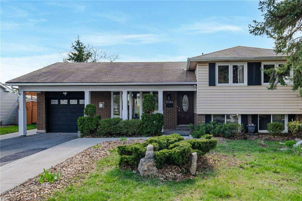 Property Photo: 1084 Pearson Drive ON L6H 2A8