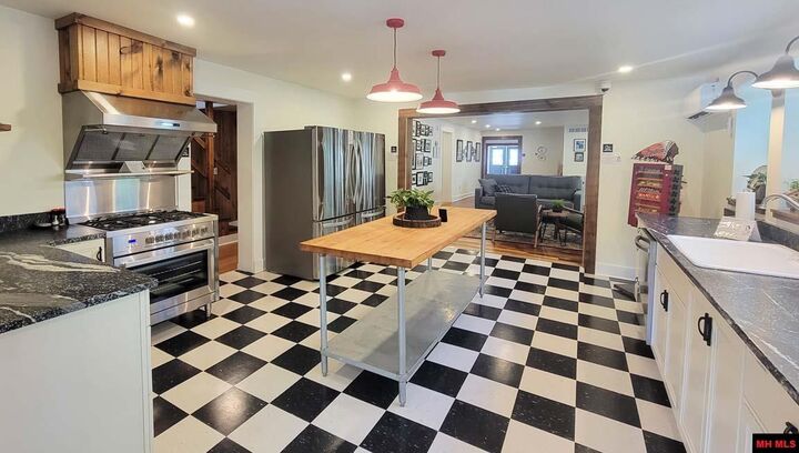 Property Photo:  110 McLean Avenue  AR 72626 