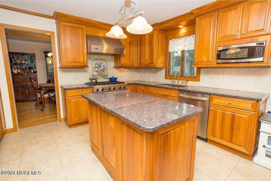 Property Photo:  17 Ridgewood Avenue  NJ 08831 