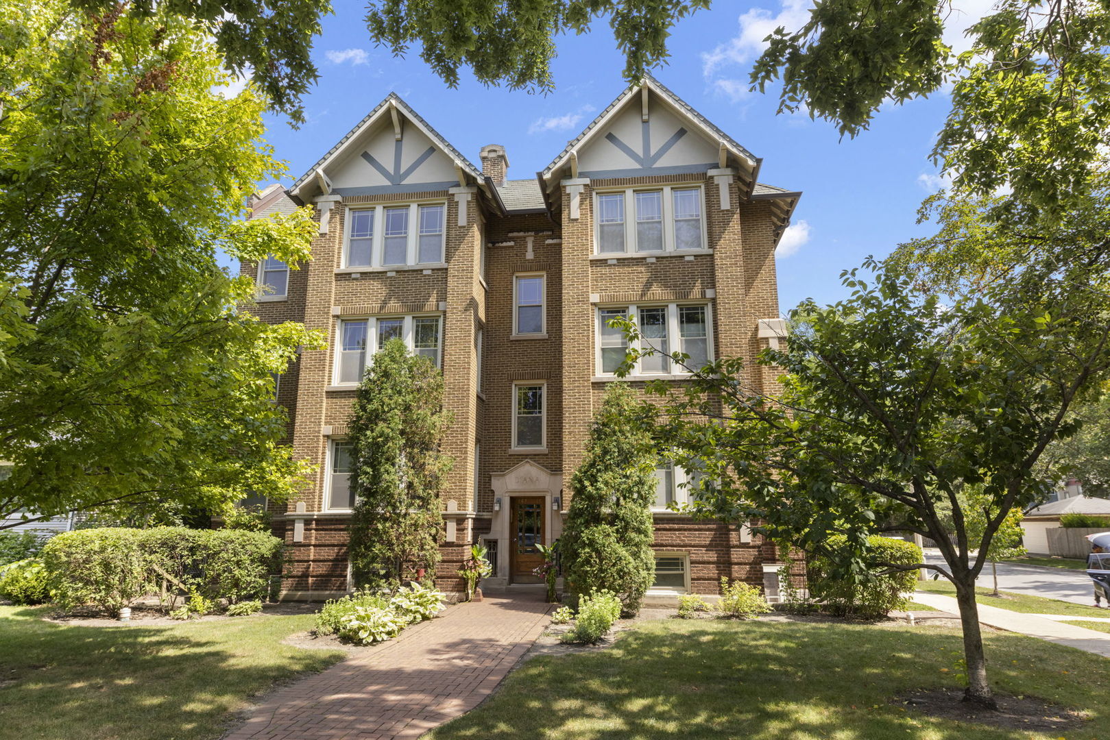 Property Photo: 142 S Cuyler Avenue 3 IL 60302