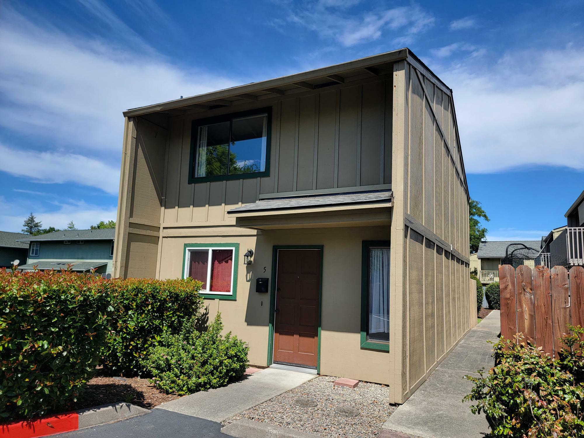 Property Photo:  1111 Stevens Street 5  OR 97504 