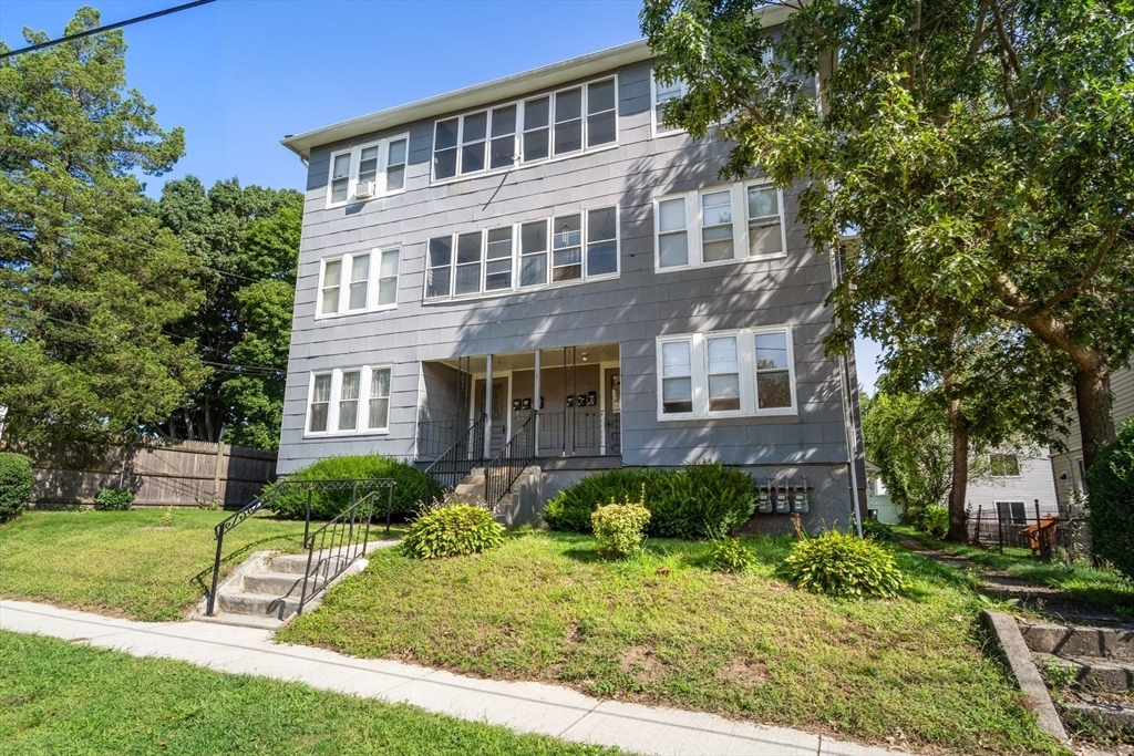 Property Photo:  10 Stowell Ave  MA 01606 