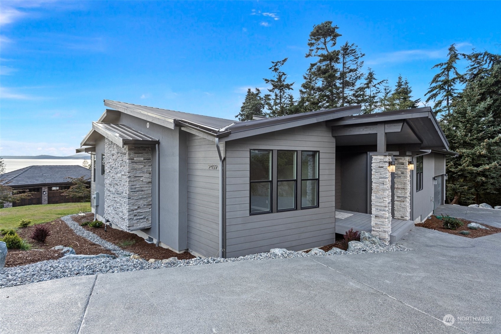 Property Photo:  2409 Washington Court  WA 98221 