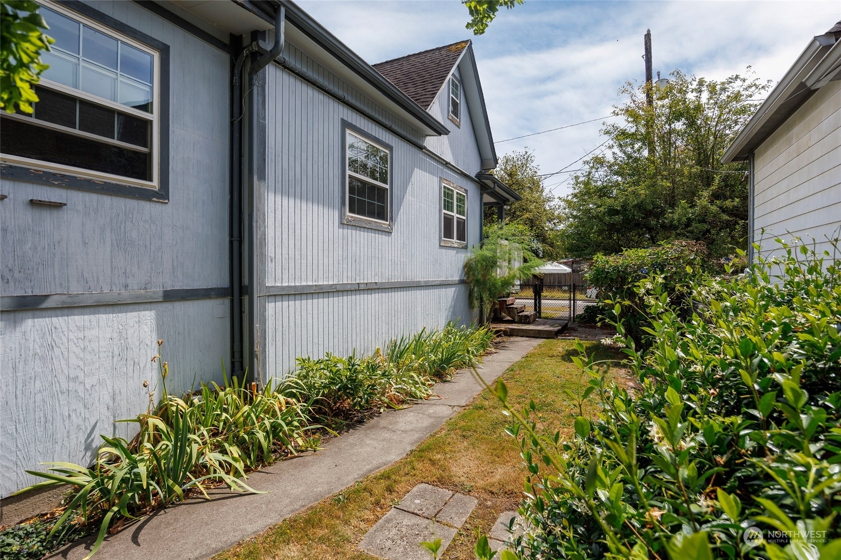 Property Photo:  820 S Thistle Street  WA 98108 