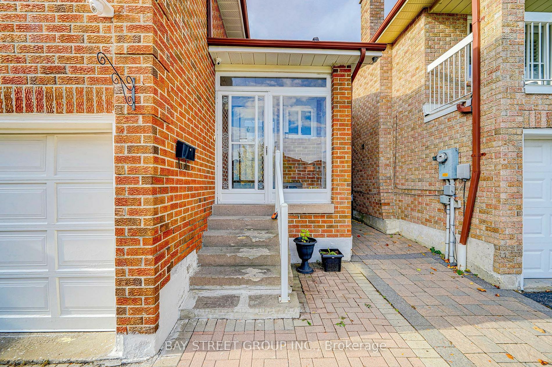 Property Photo:  52 Lansbury Dr Upper  ON M1V 3H6 