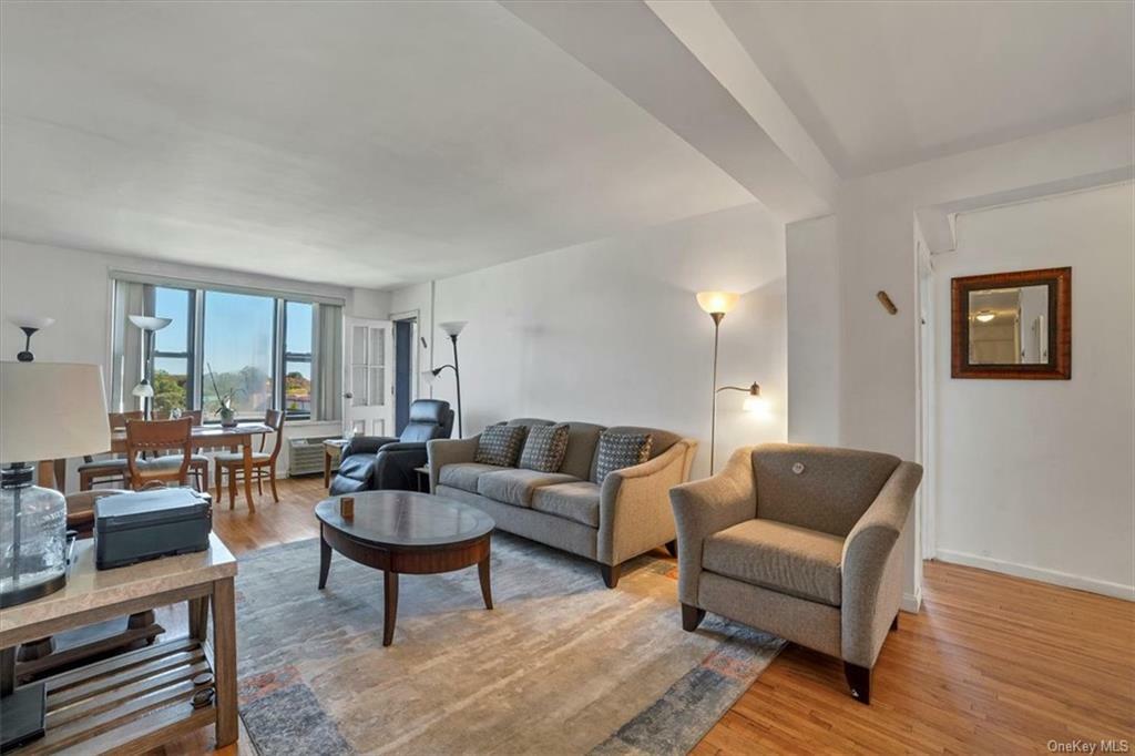 Property Photo:  2015 Saint Paul Avenue 5I  NY 10461 