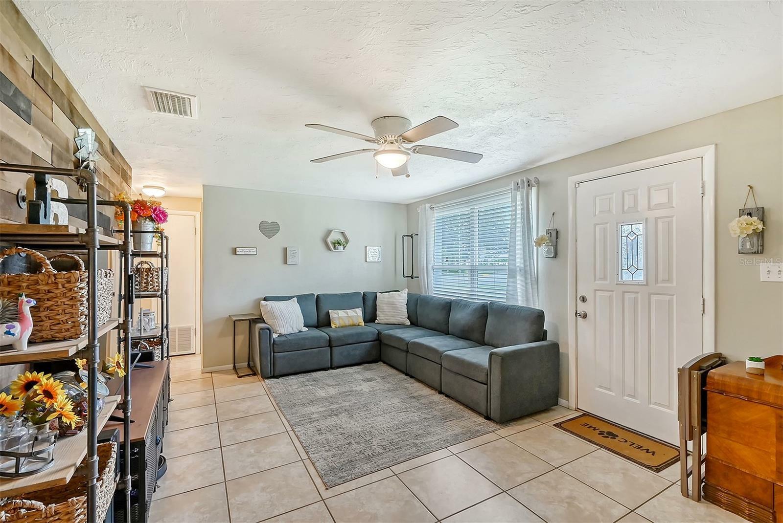 Property Photo:  4435 E Drake Boulevard  FL 34203 