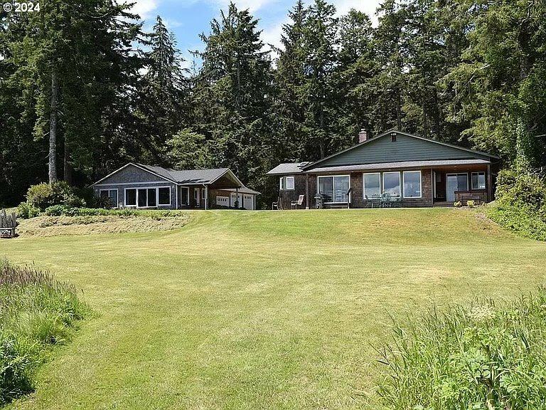 Property Photo: 24424 Sandridge Rd WA 98640
