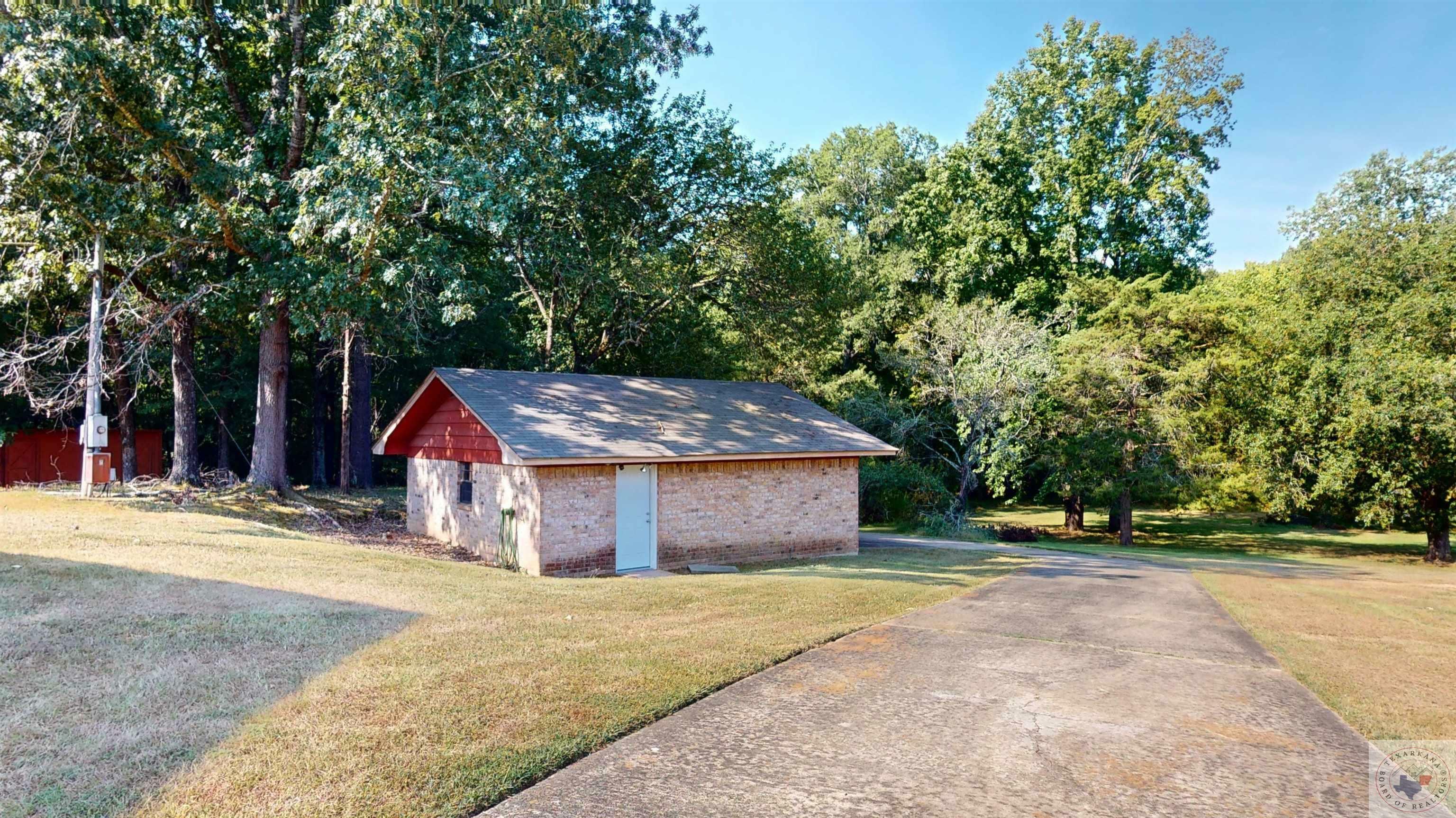 Property Photo:  8 S Clearview  TX 75501 