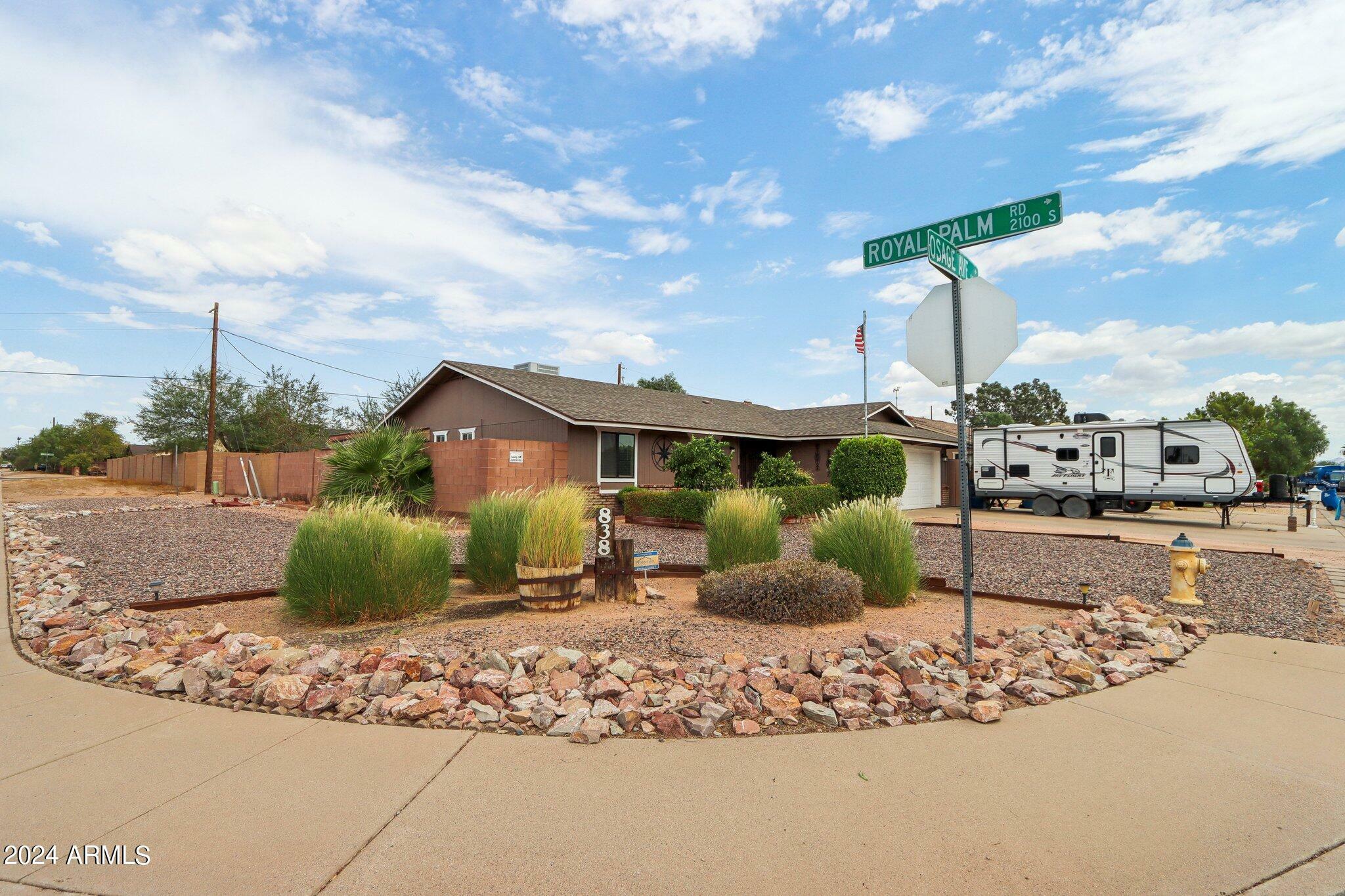 Property Photo:  838 E Osage Avenue  AZ 85119 