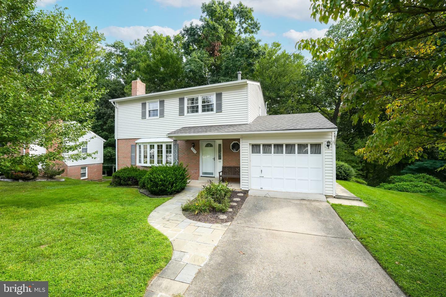 Property Photo: 7212 Hadlow Drive VA 22152