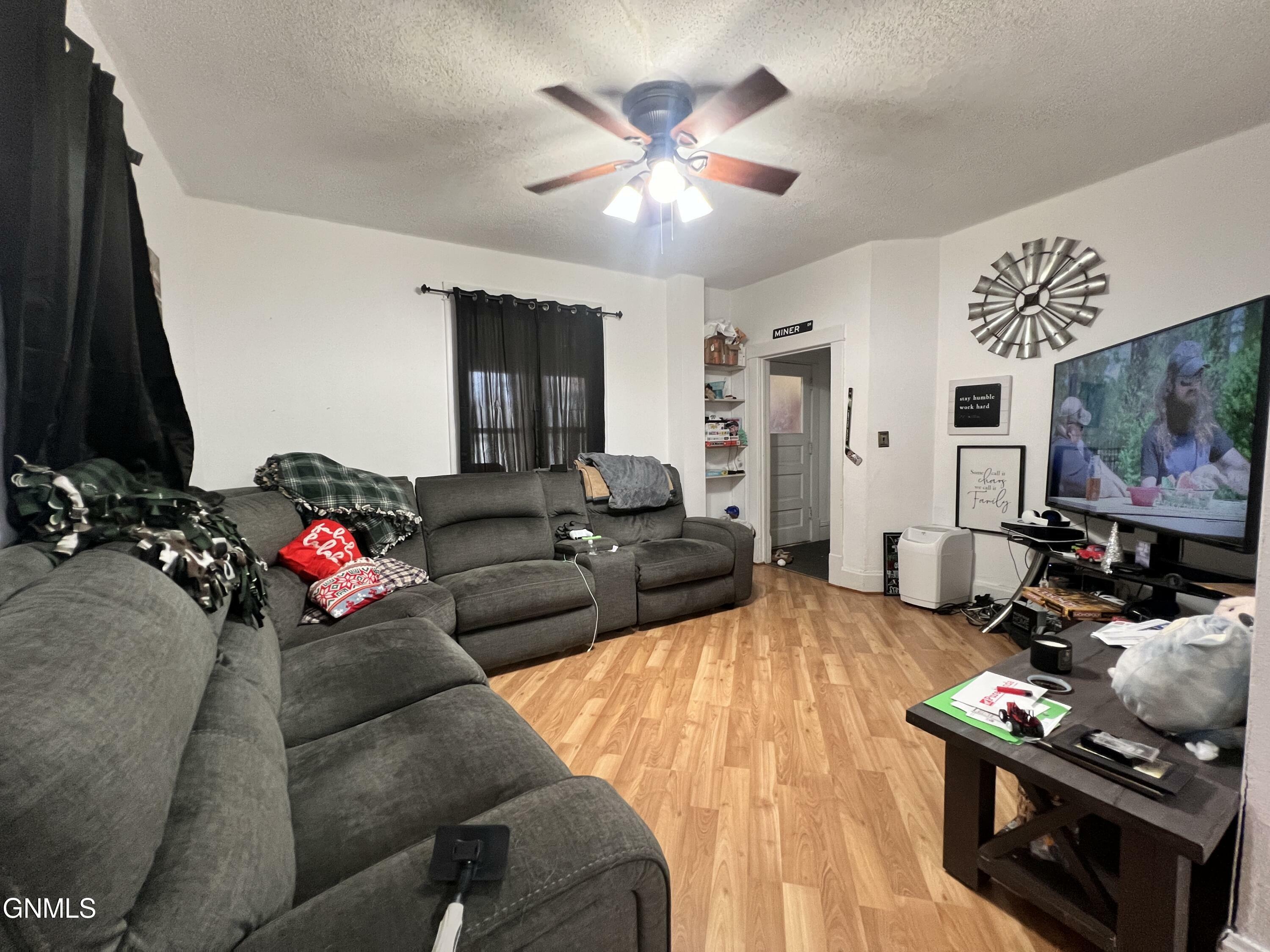 Property Photo:  202 8th Avenue SE  ND 58701 