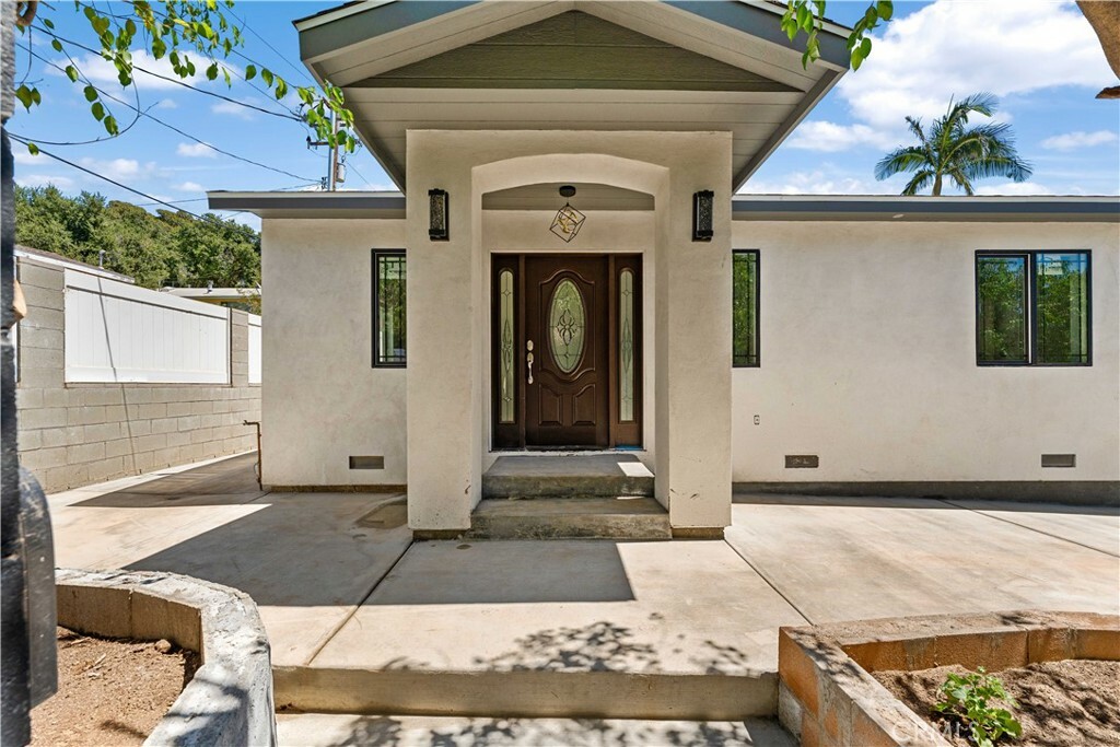 Property Photo:  9310 Thompson Avenue  CA 91311 