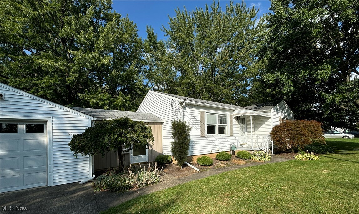 Property Photo:  651 Elyria  OH 44001 