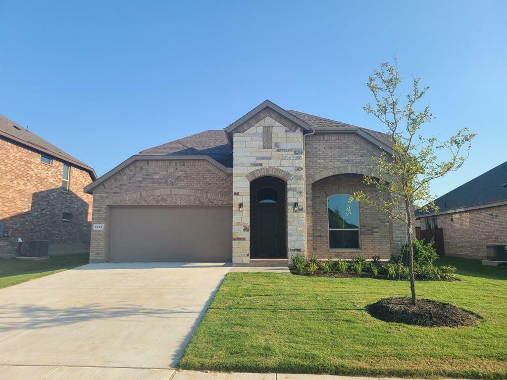 Property Photo: 5224 Crystal Lake Avenue TX 76249