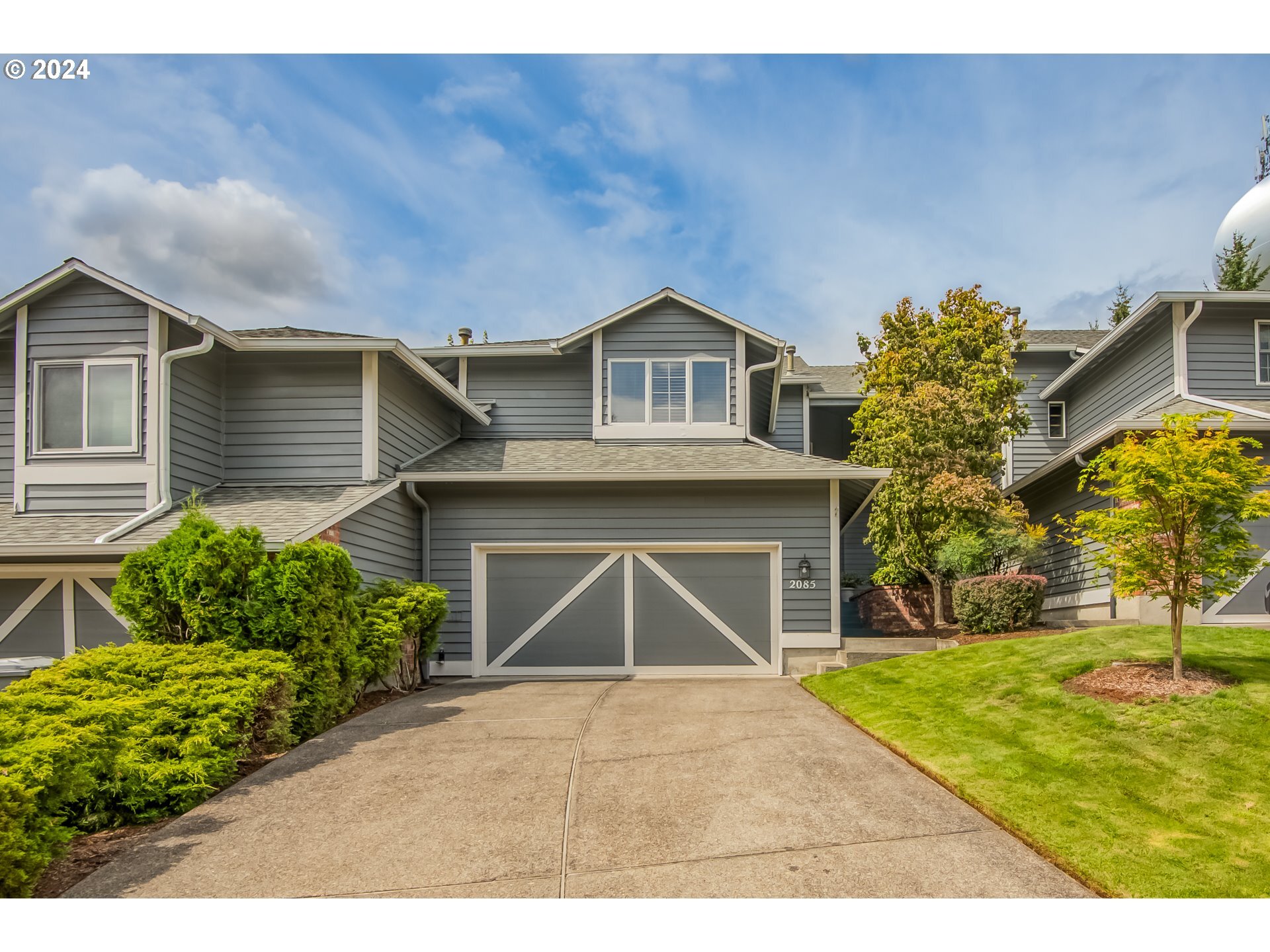 Property Photo: 2085 Sunray Cir OR 97068