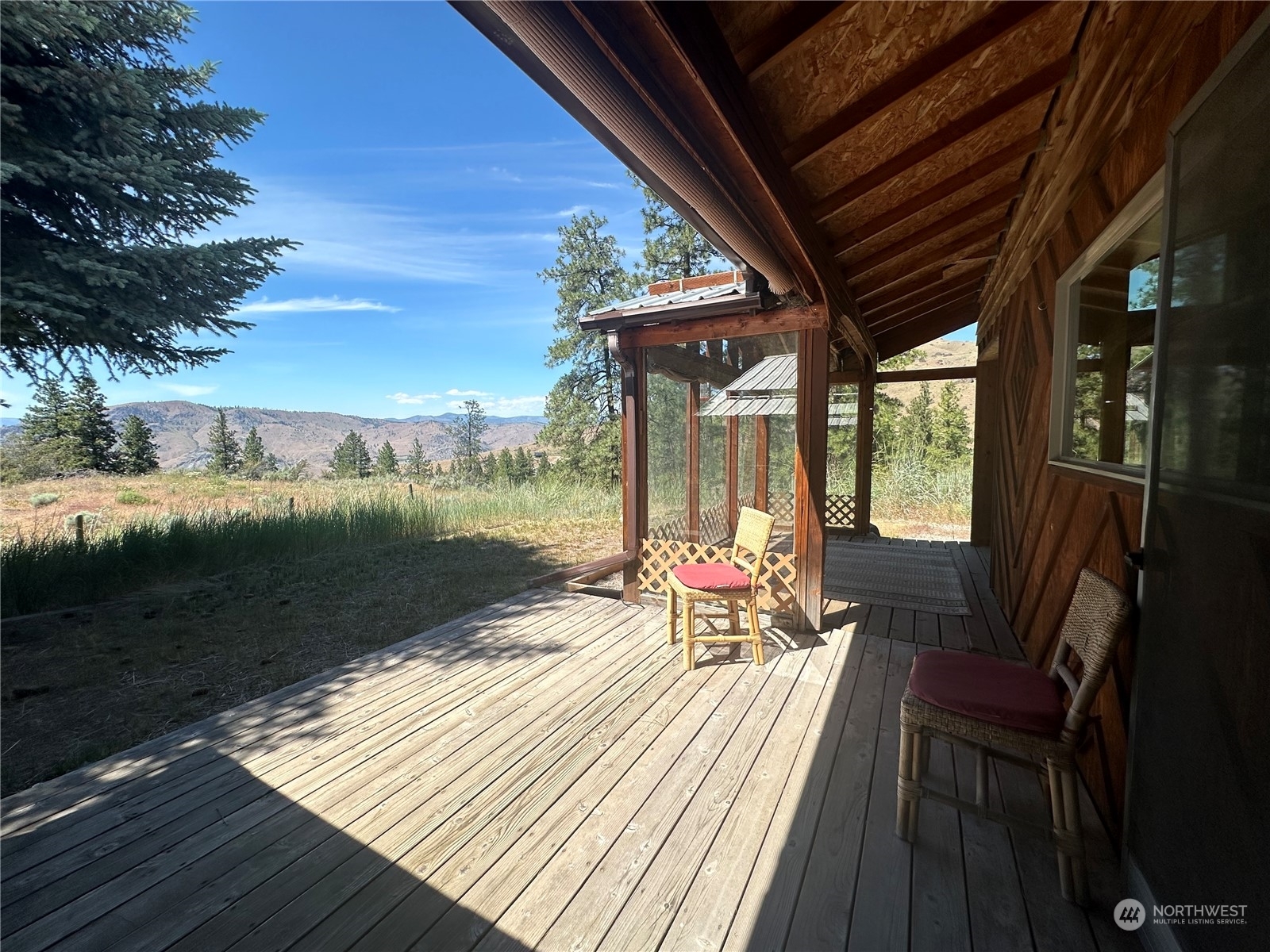 Property Photo:  5 Hedwig Road  WA 98843 