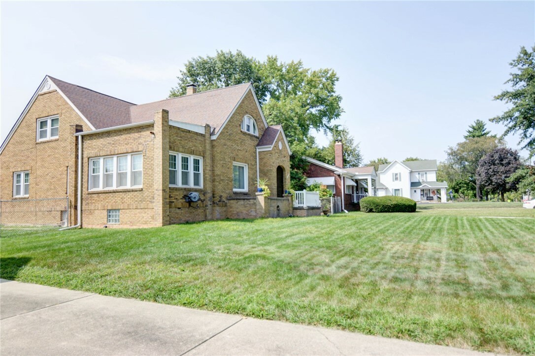 Property Photo:  2285 N Water Street  IL 62526 