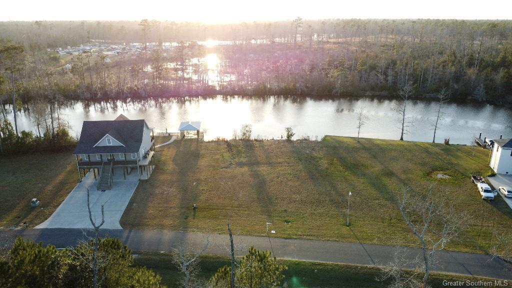 Property Photo:  8 River Moss Lane  LA  