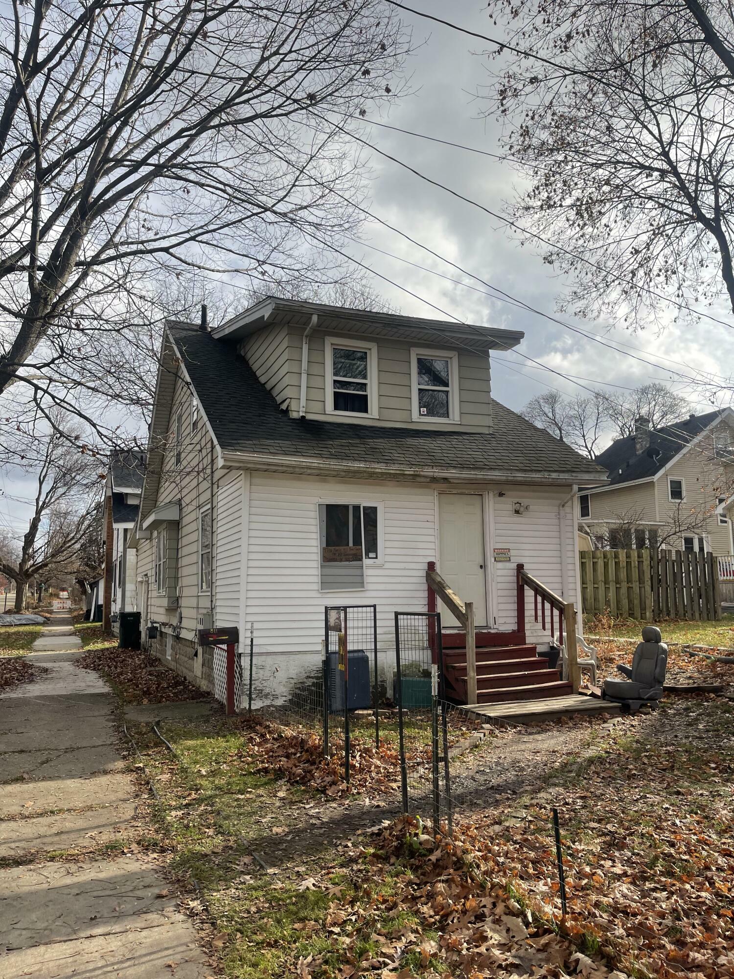 811 W Lapeer Street  Lansing MI 48915 photo