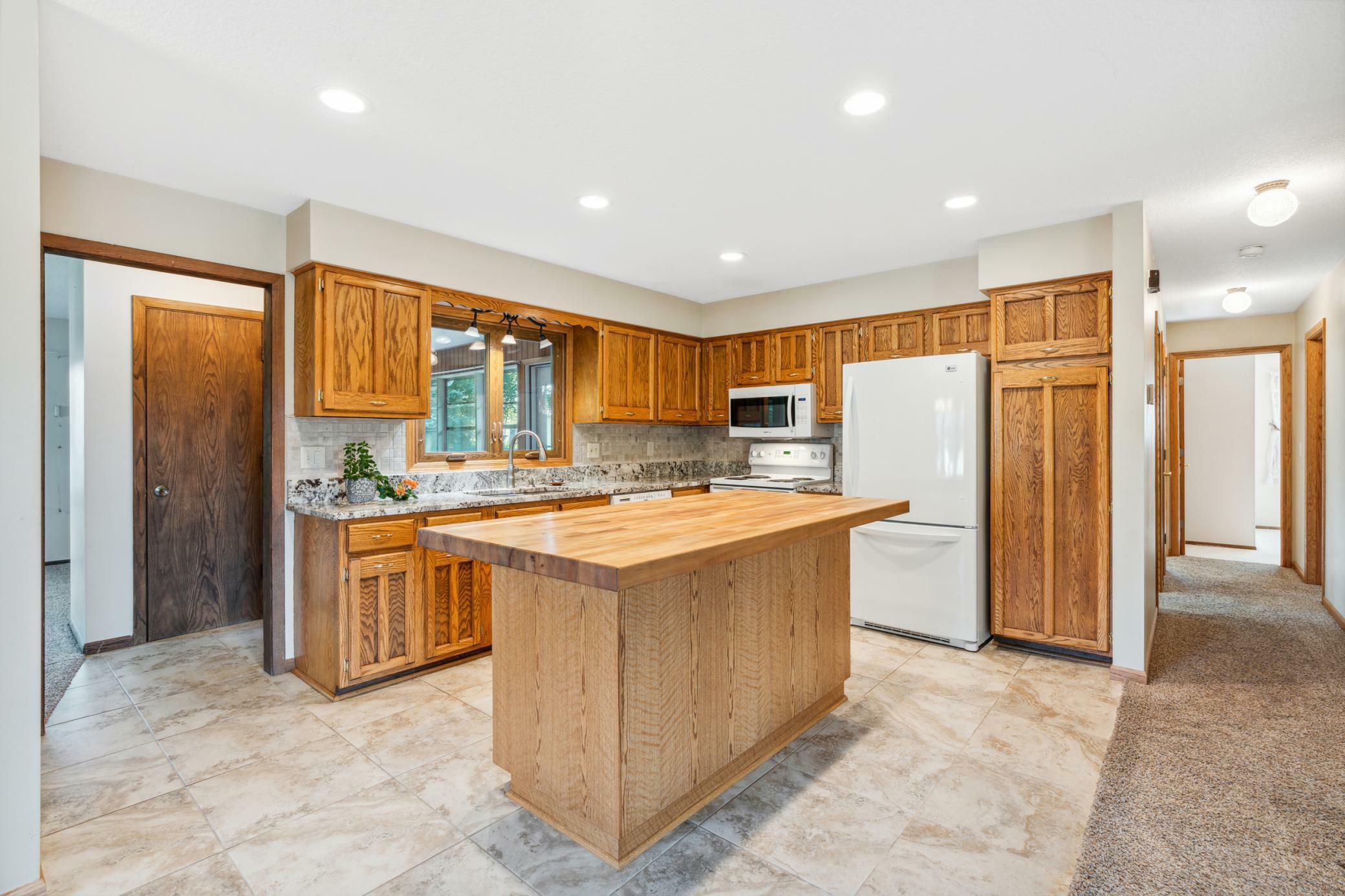 Property Photo:  2751 Chisholm Avenue  MN 55109 