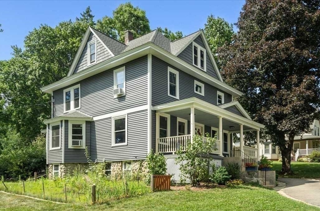 Property Photo:  49 Brattle St  MA 01606 