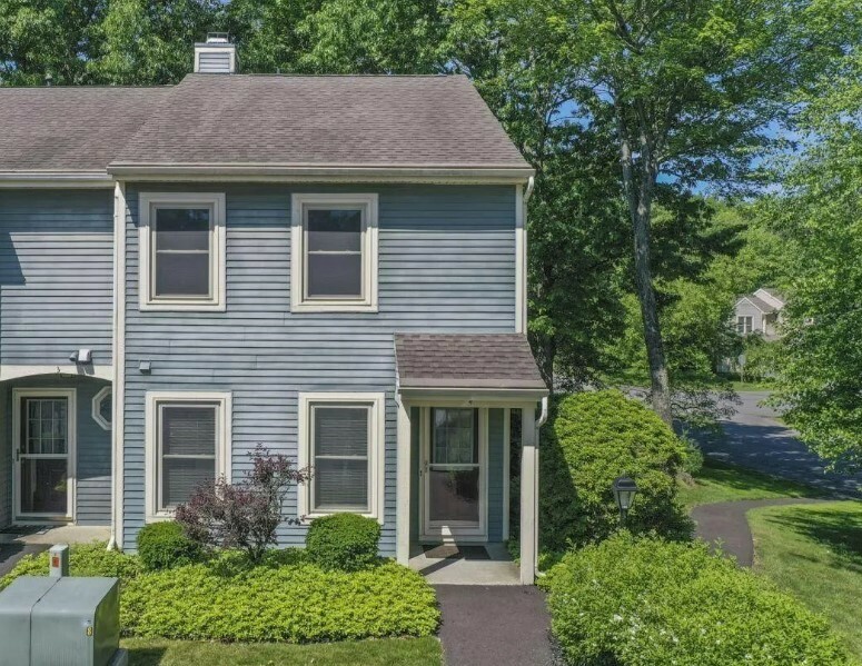 Property Photo:  4 Freemans Way  NY 12065 