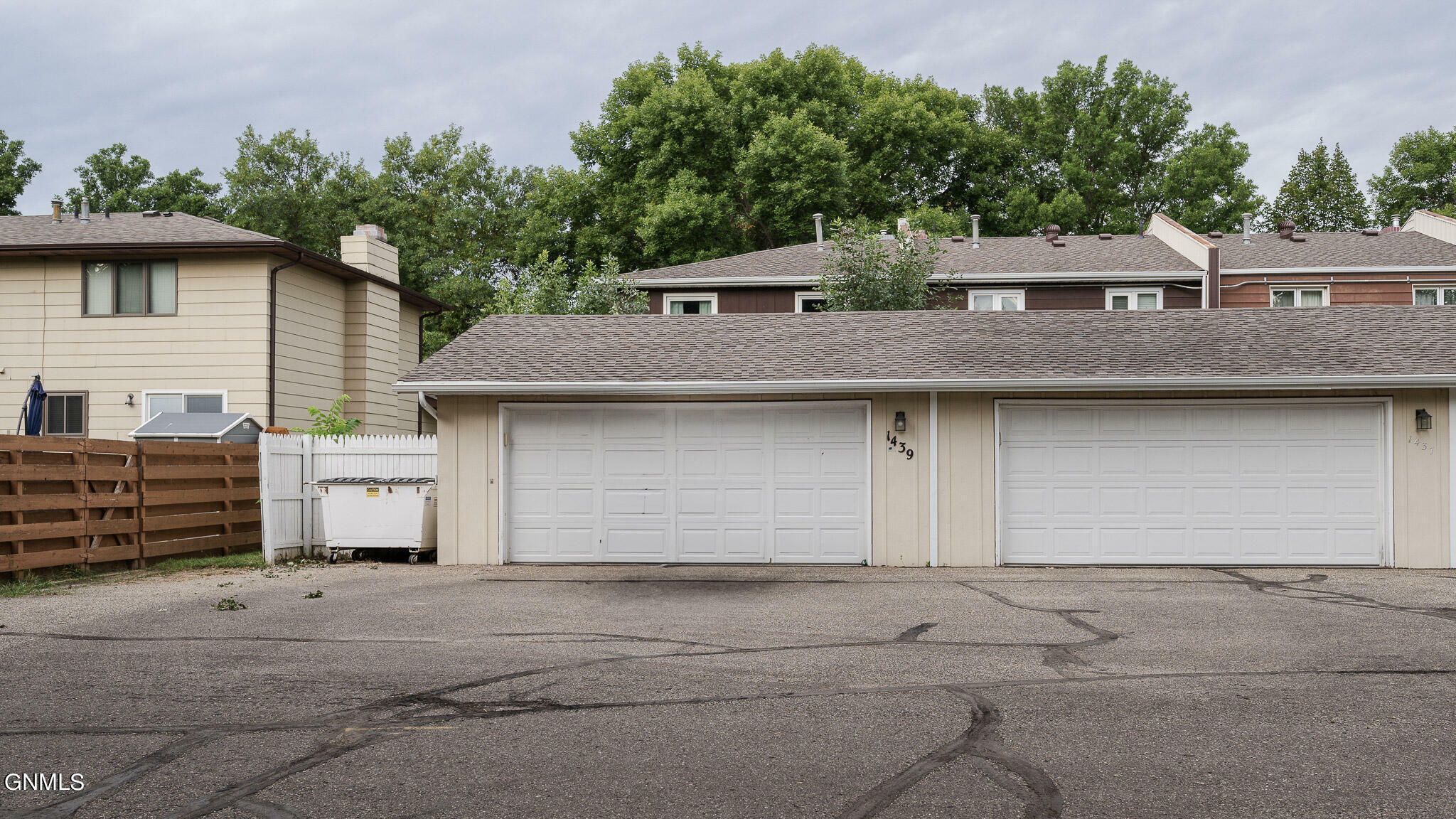 Property Photo:  1439 Eastwood Street  ND 58504 