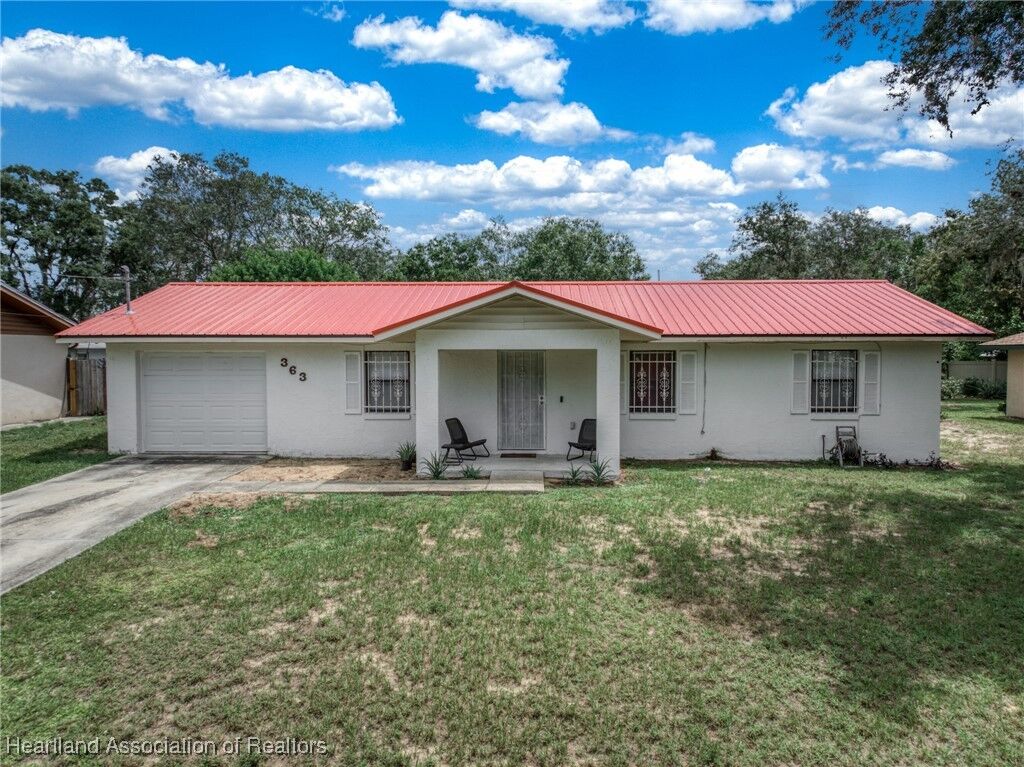 Property Photo: 363 S Pine Hill Avenue FL 33825