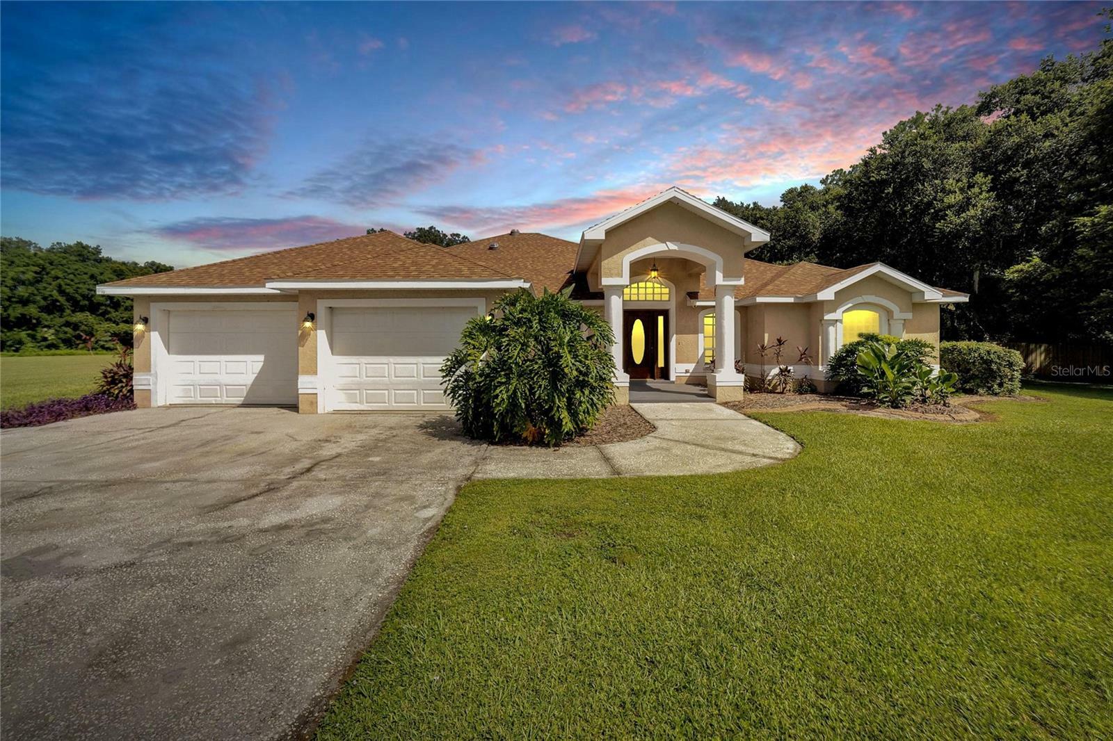 Property Photo:  10318 Little Creek Place  FL 33527 