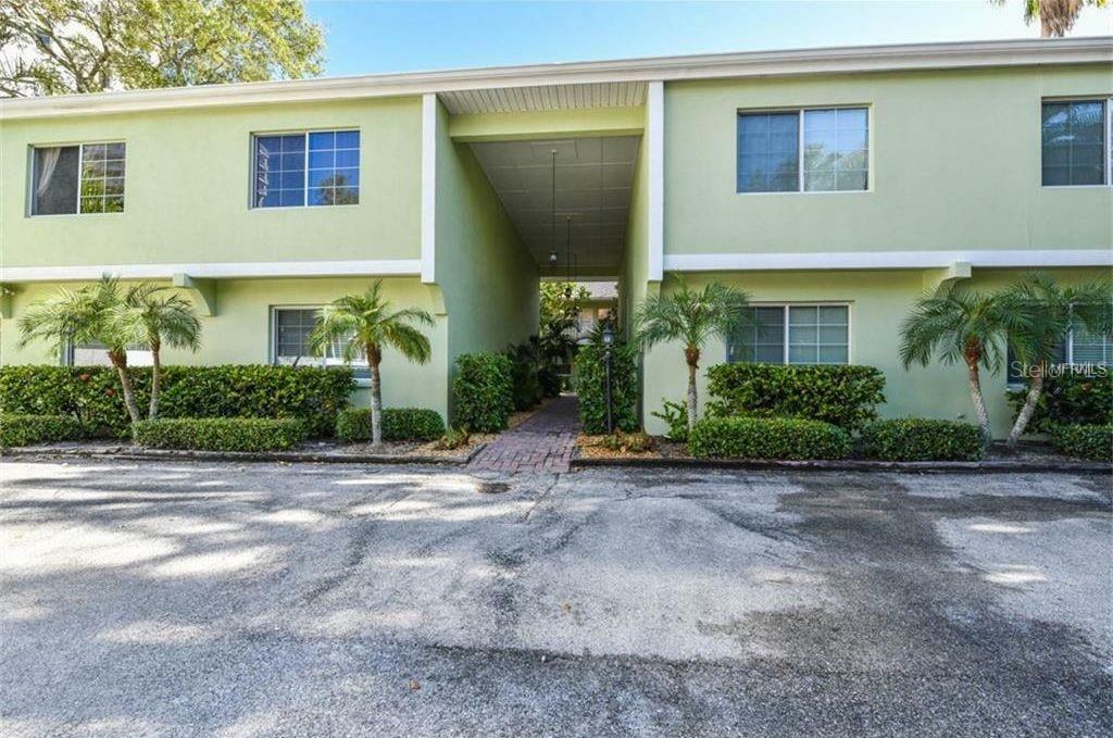 Property Photo:  445 S Palm Avenue 9  FL 34236 