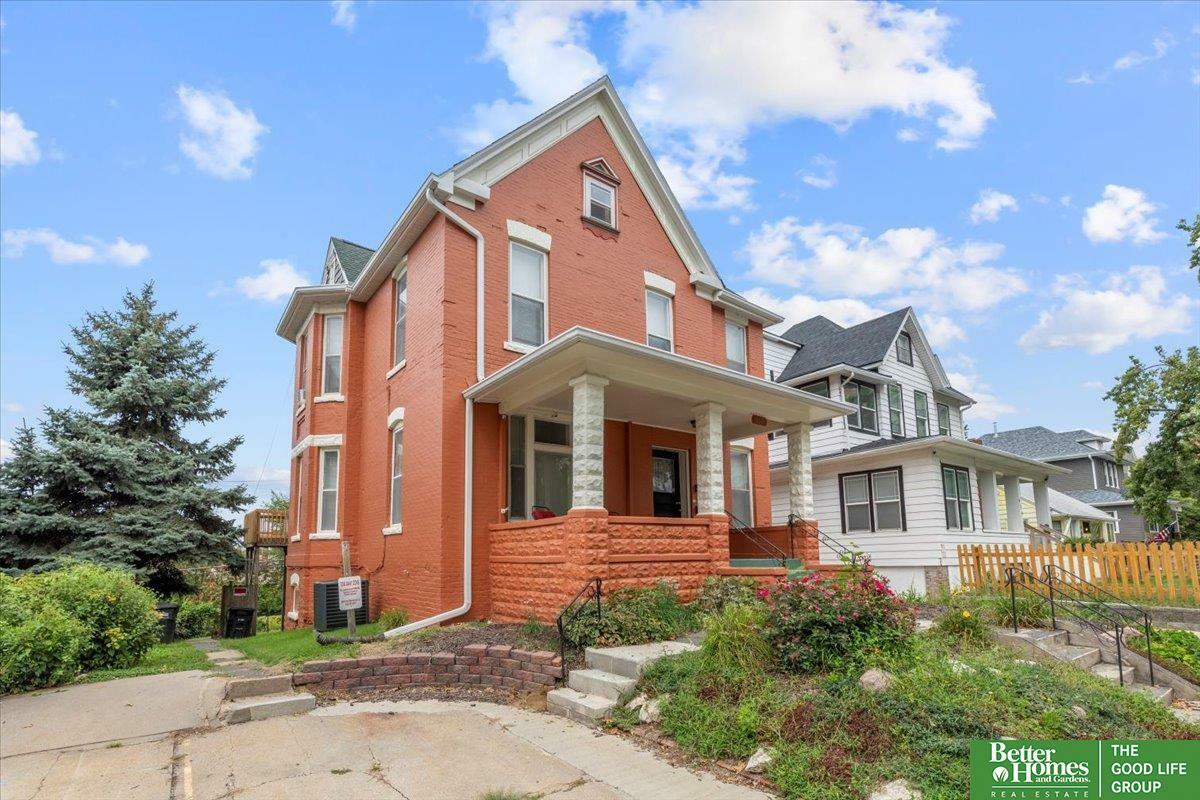 Property Photo:  618 N 40th Street  NE 68131 