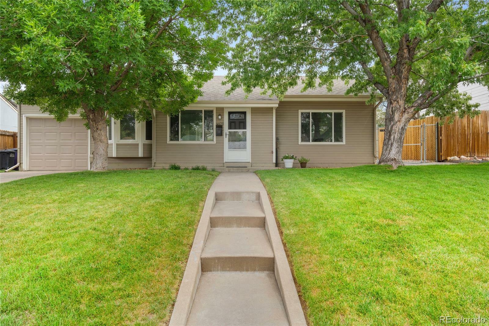 Property Photo:  3076 S Grape Way  CO 80222 