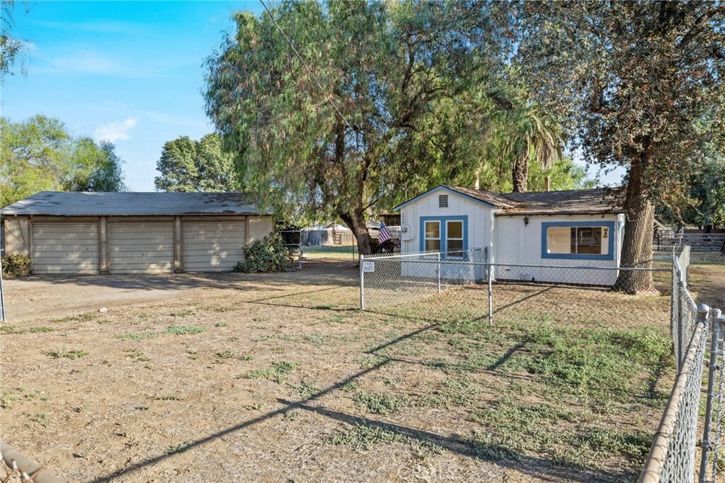 Property Photo:  1014 7th Street  CA 92860 