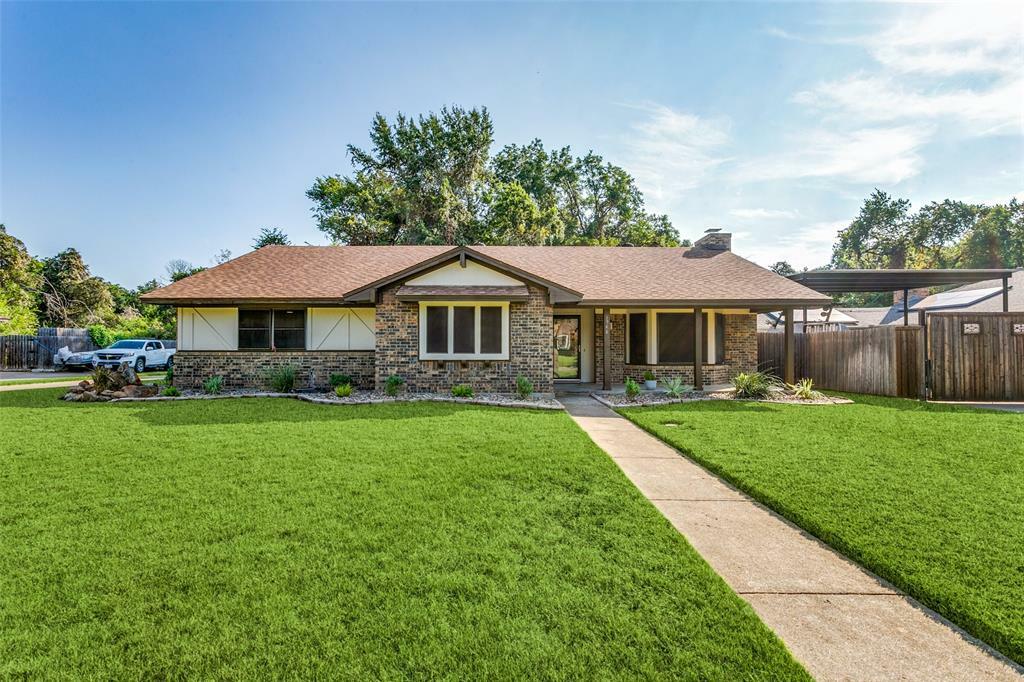 Property Photo: 1946 Casa Loma Court TX 76051