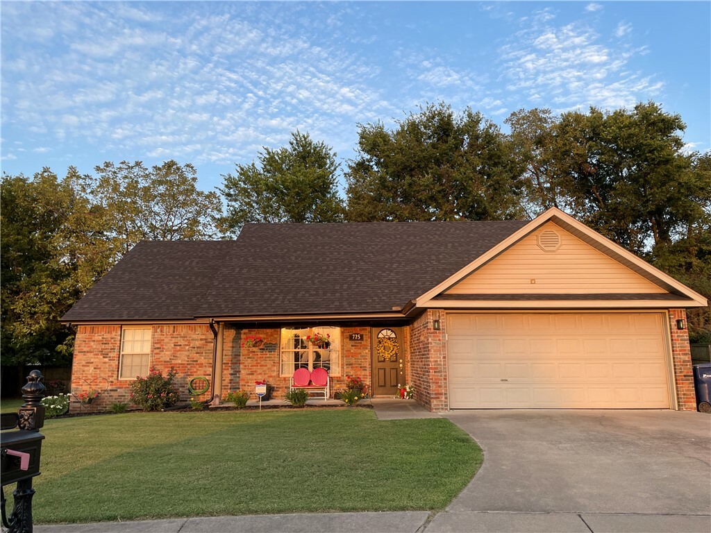 Property Photo:  725 W Deer Lodge Court  AR 72761 