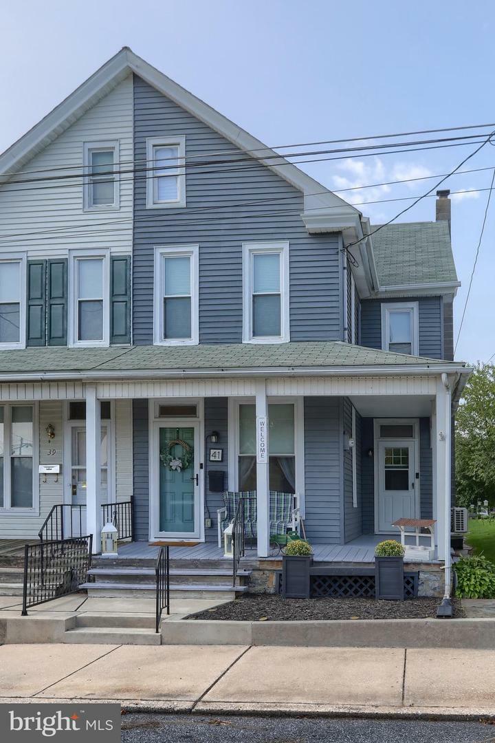 Property Photo:  41 E Park Street  PA 17022 