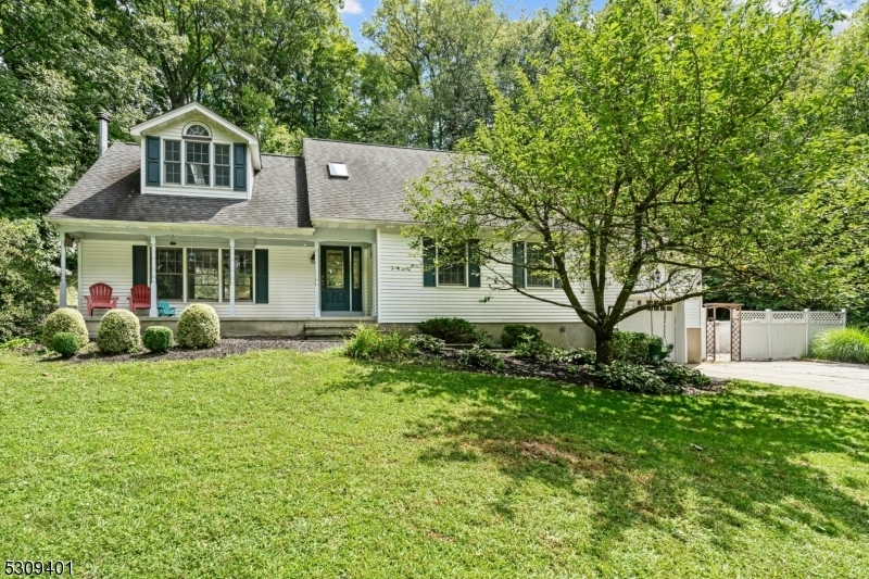 Property Photo:  6 Wood Dale Ct  NJ 07461 