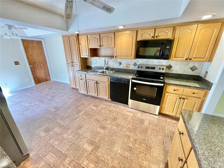 Property Photo:  125 Golf Club Drive 125  FL 32779 