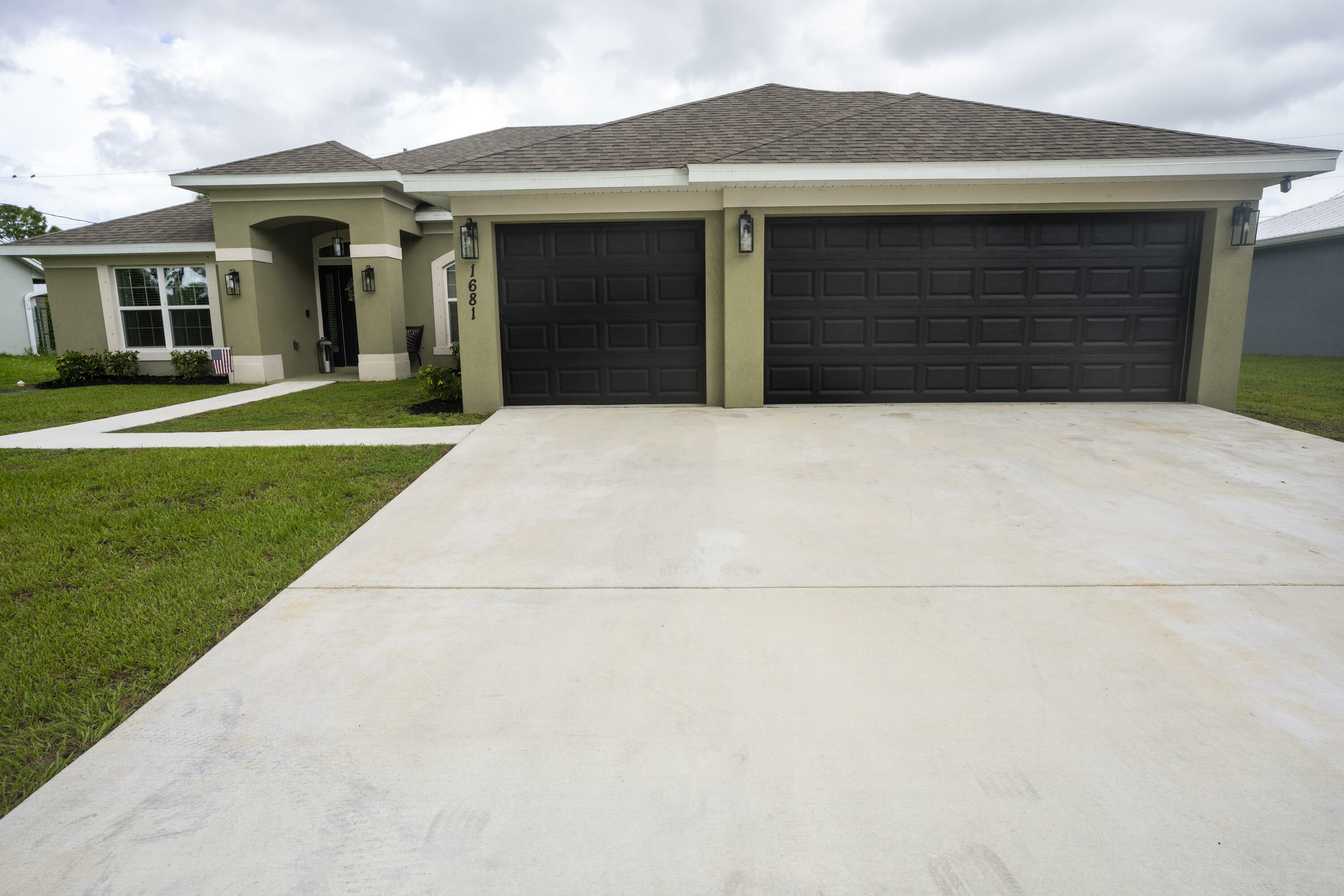 1681 SW Salvatierra Boulevard  Port Saint Lucie FL 34987 photo