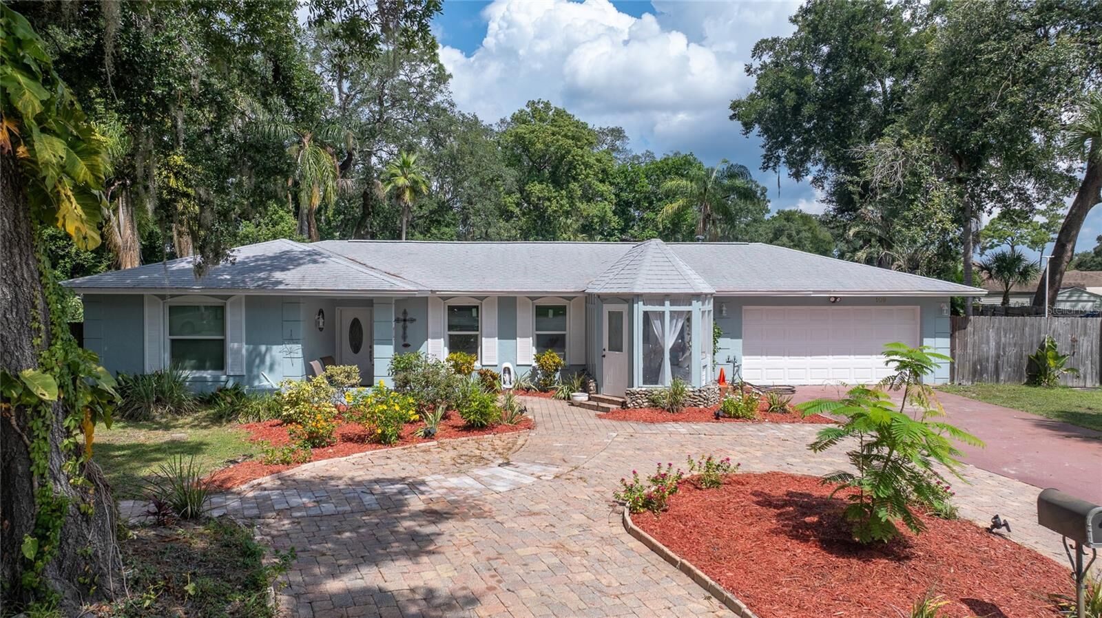 Property Photo:  109 Meadowcreek Cove  FL 32750 