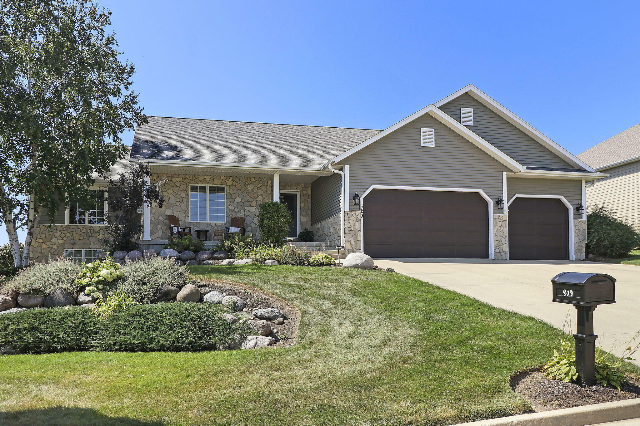 329 S Stone Ridge Dr  Lake Geneva WI 53147 photo