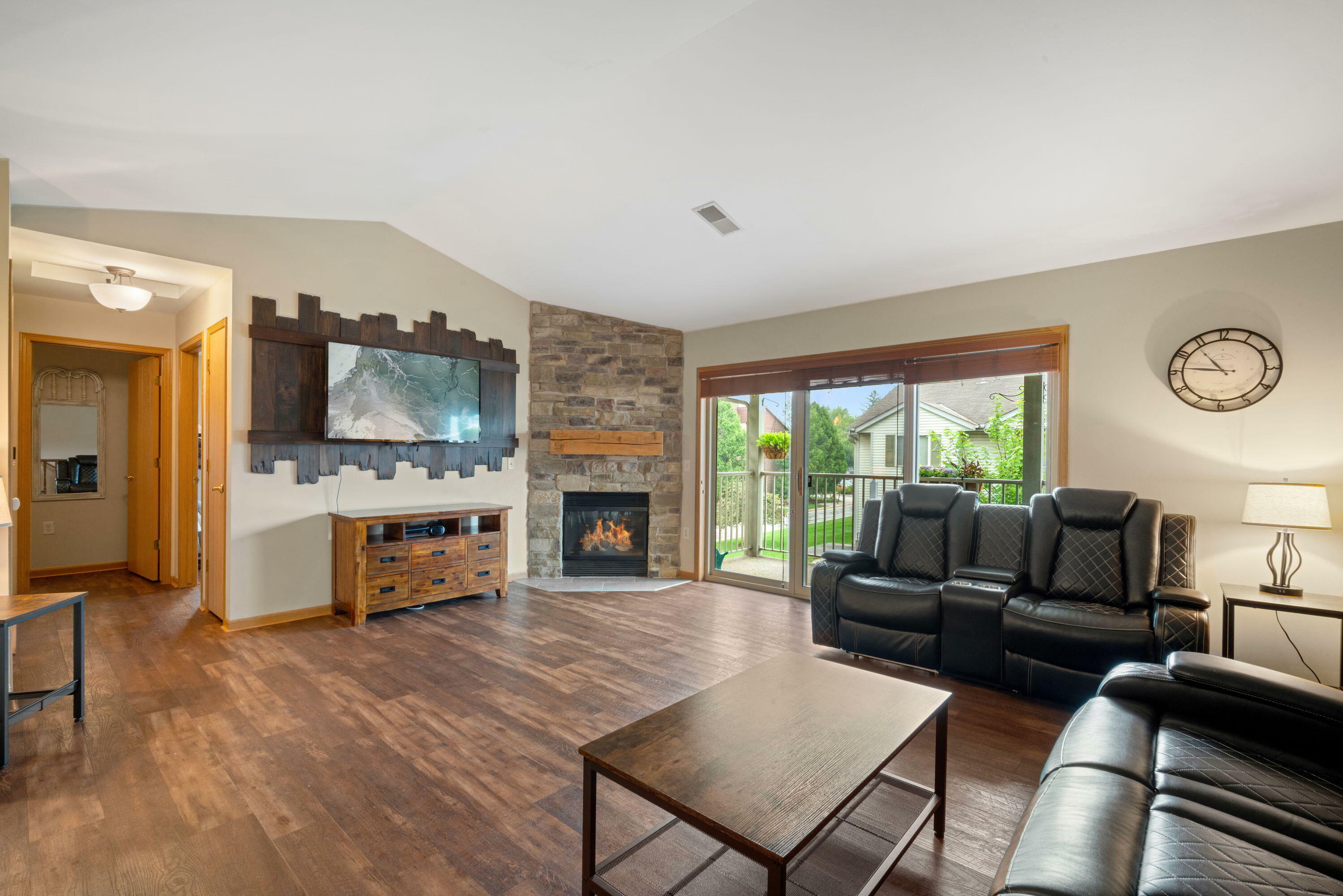 Property Photo:  936 Roseland Dr 4  WI 53040 