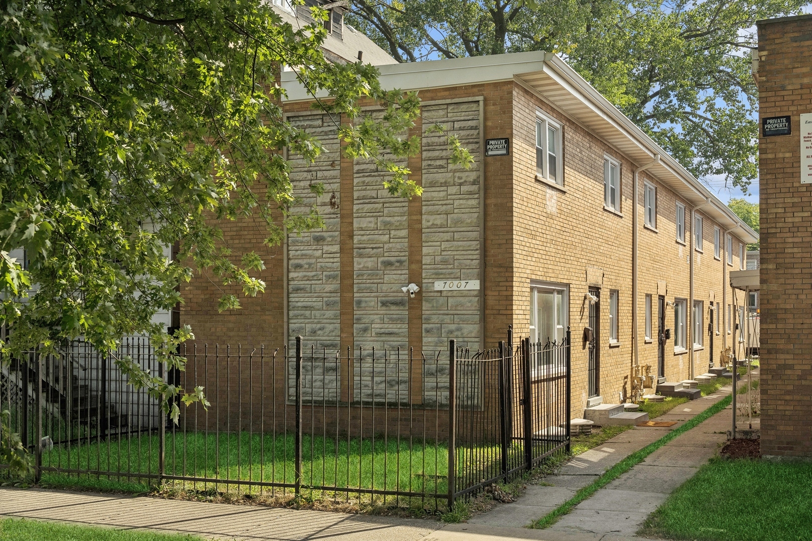 Property Photo:  7007 S East End Avenue B  IL 60649 