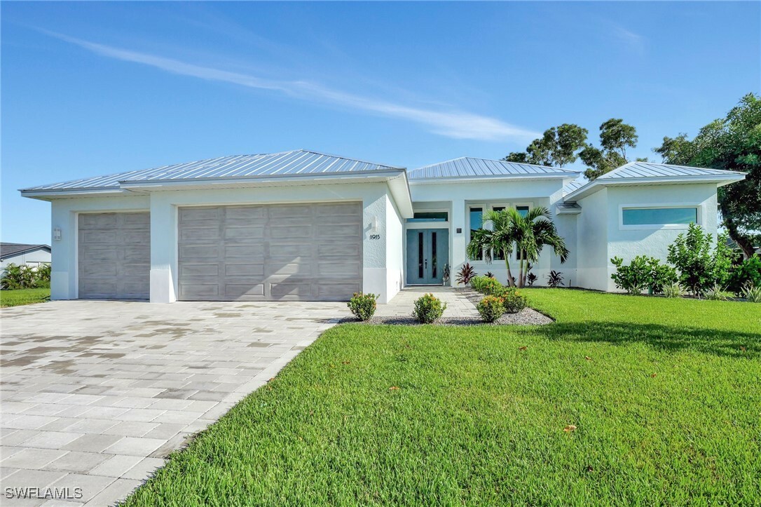 Property Photo:  1915 Ottersrest Lane  FL 33990 