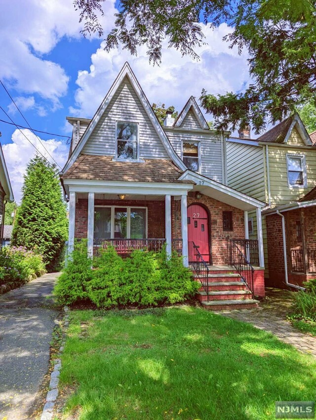 Property Photo:  27 Oakdale Avenue  NJ 07041 