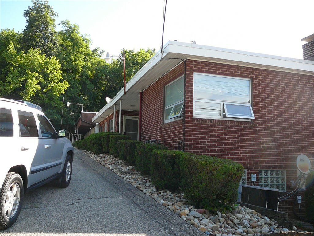 Property Photo:  4529 N McKnight Road  PA 15237 