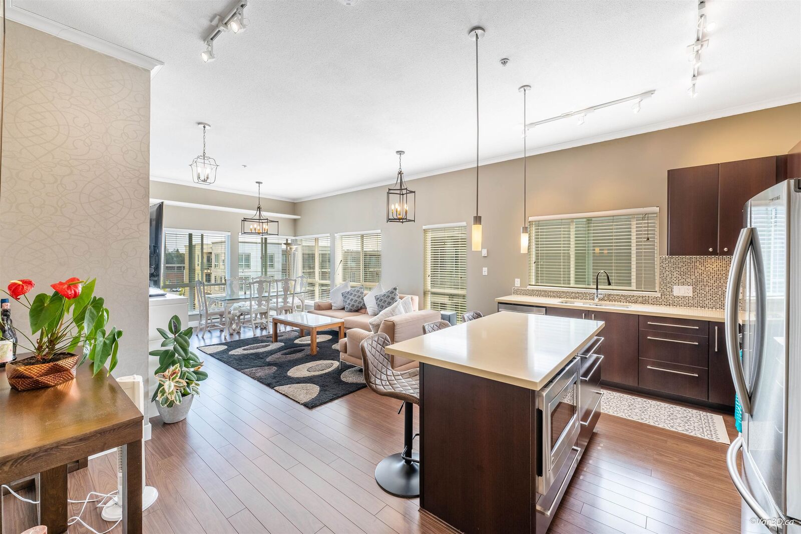 Property Photo: 15735 Croydon Drive 405 BC V3Z 2L5