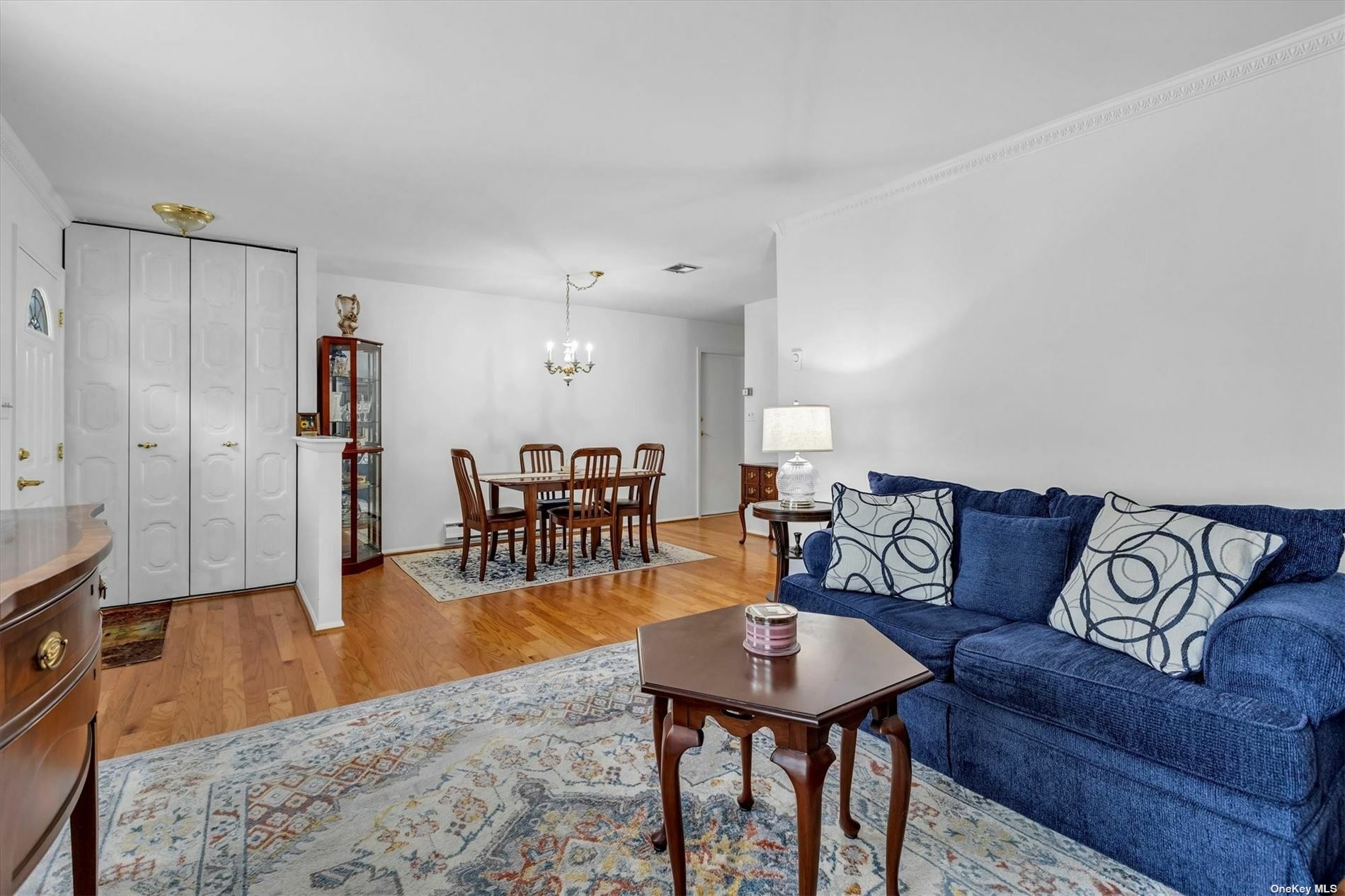 Property Photo:  260 Edinburgh Drive 260  NY 11961 