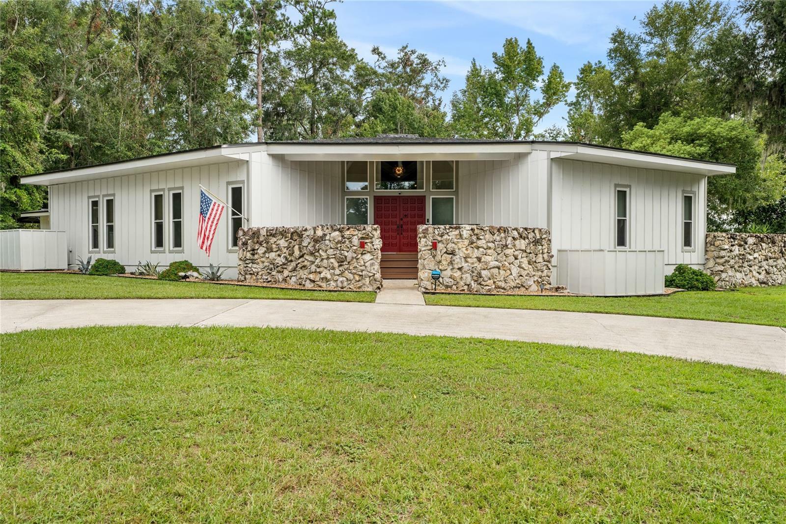 Property Photo: 783 SW Vanwood Court FL 32025